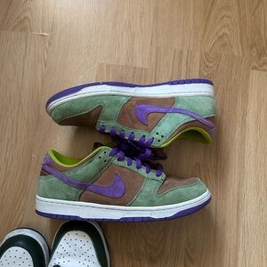 Nike Veneer Dunk size 9